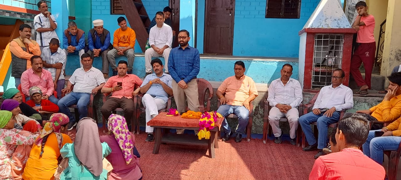 धनोल्टी उत्‍तराखंड न्यूज़ : जौनपुर क्षेत्र के कांडी सड़क बेल परोगी पहुंचने पर नवनिर्वाचित विधायक प्रीतम पवार का जोरदार स्वागत