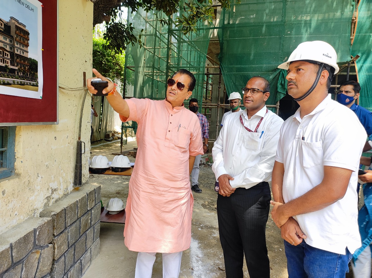 नई दिल्ली में निर्माणाधीन भवन 'उत्तराखंड निवास' का कैबिनेट मंत्री प्रेमचंद अग्रवाल ने निरीक्षण किया।
