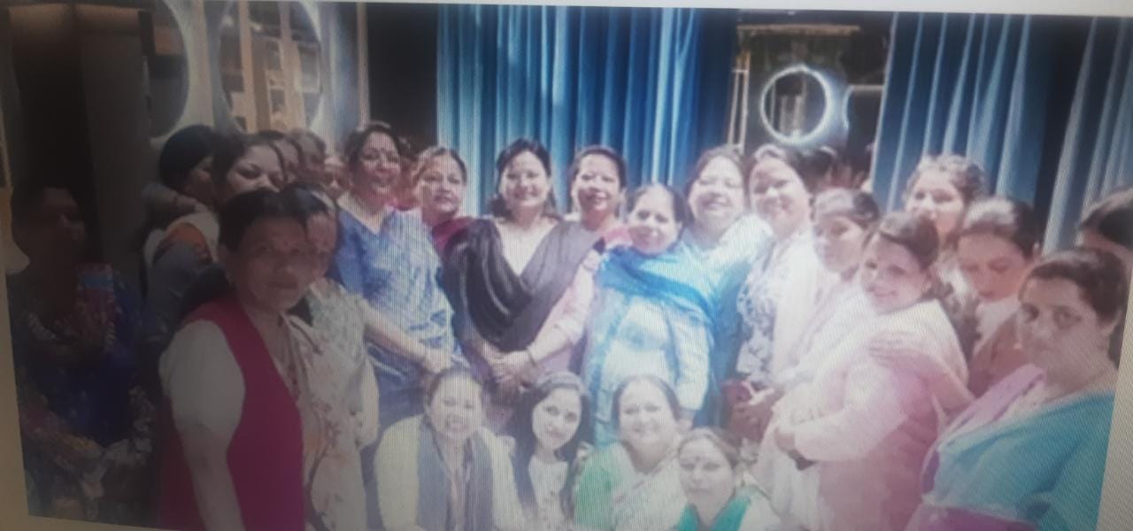 मसूरी उत्‍तराखंड न्यूज़ : मंत्री गणेश जोशी के माध्यम से महिलाओं को आत्मनिर्भर बनाने के लिए हर तरह से सहयोग किया जायेगा : निर्मला जोशी