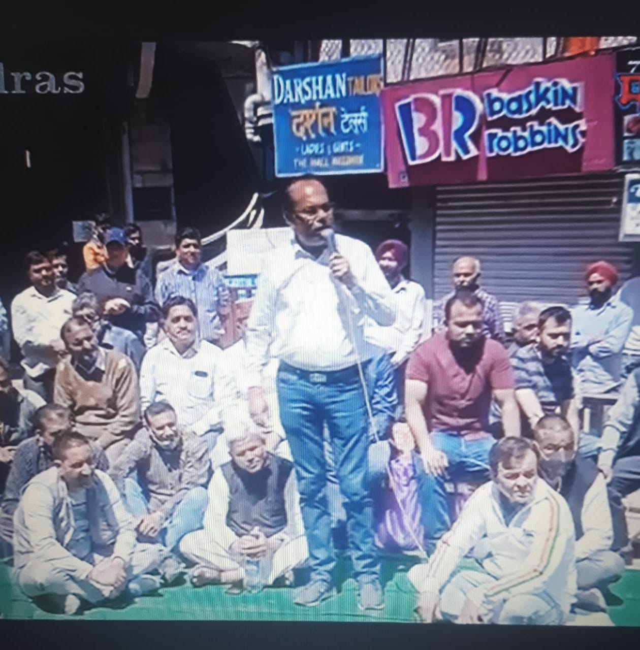 मसूरी उत्‍तराखंड न्यूज़ : मसूरी ट्रेडर्स एंड वेलफेयर एसोसिएशन के अध्यक्ष रजत अग्रवाल ने पेयजल निगम के अधिकारियों से पूछे कुछ सवाल