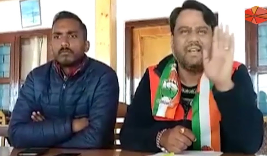 मसूरी उत्‍तराखंड न्यूज़ : मसूरी शहर कांग्रेस अध्यक्ष गौरव अग्रवाल ने कहा कि आज तमाम समर्थक कांग्रेस आलाकमान से पूछना चाहते हैं कि गढ़वाल मंडल को दरकिनार क्यों किया गया है