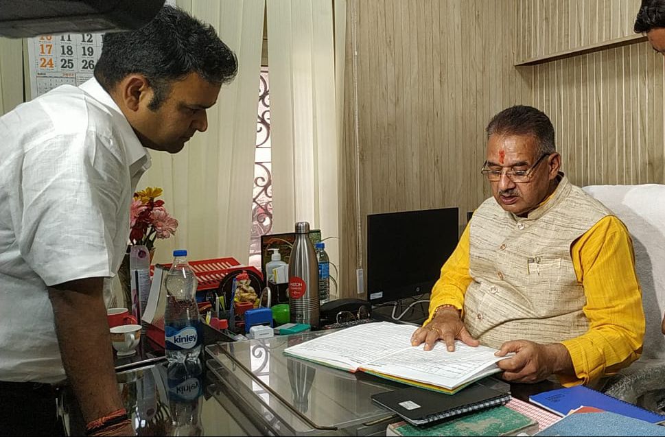 उत्‍तराखंड ब्रेकिंग न्यूज़ : मिट्टी व जल जीवन के मूल अधार, इनका संरक्षण जरूरीः मंत्री गणेश जोशी।