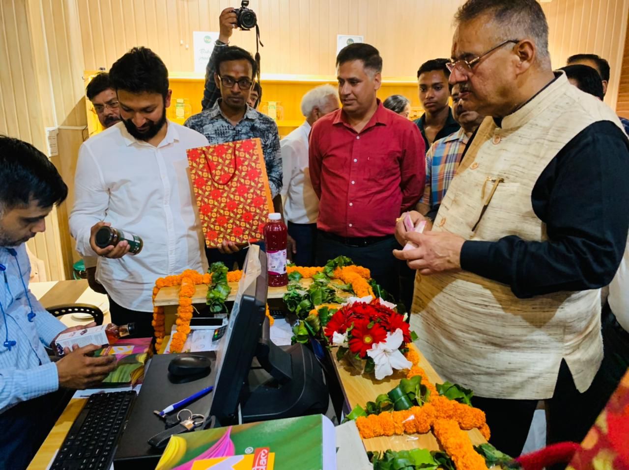उत्‍तराखंड ब्रेकिंग न्यूज़ : कृषि मंत्री गणेश जोशी ने किया देश के पहले पीएमएफएमई स्टोर का शुभारम्भ।