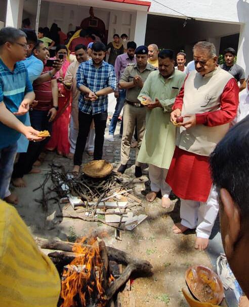 उत्‍तराखंड न्यूज़ : नवमी के शुभ अवसर पर कृषि मंत्री ने सूरादेवी मंदिर में किया पूजन।