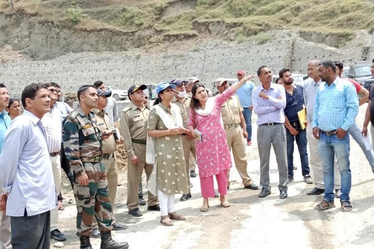 टिहरी उत्‍तराखंड न्यूज़ : टिहरी डीएम ने किया चारधाम यात्रा व्यवस्थाओं का निरीक्षण, लिया ऑल वेदर रोड का जायजा