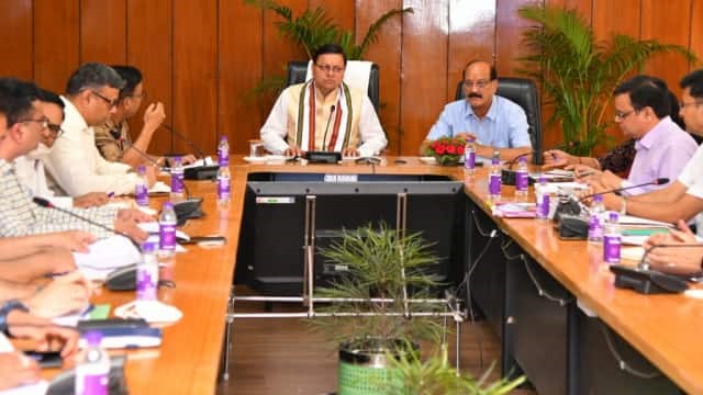 उत्‍तराखंड न्यूज़ : सीएम ने जंगल की आग पर काबू पाने और जंगल में आग की घटनाओं को रोकने के लिए प्रभावी कार्रवाई करने के निर्देश दिए