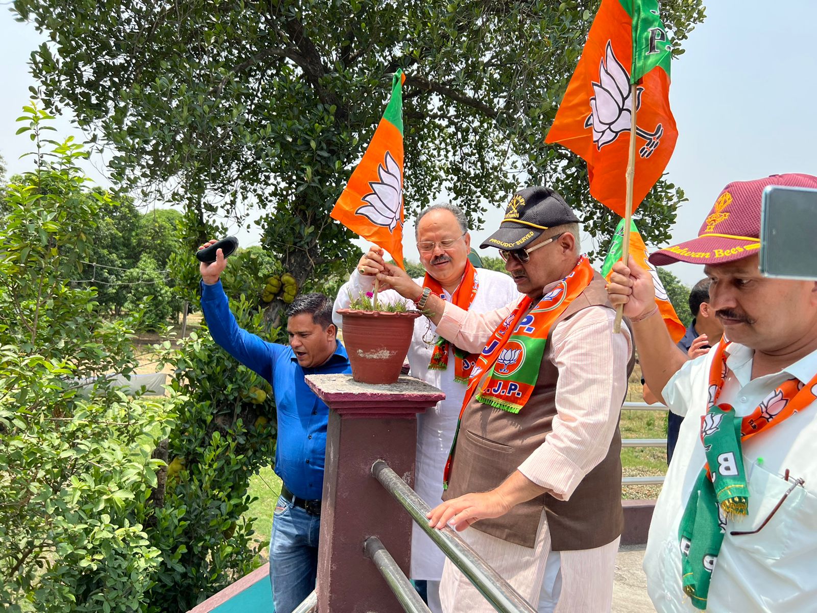 चम्पावत उत्‍तराखंड न्यूज़ : टनकपुर में आयोजित पूर्व सैनिक सभा को सम्बोधित करते सैनिक कल्याण मंत्री गणेश जोशी।