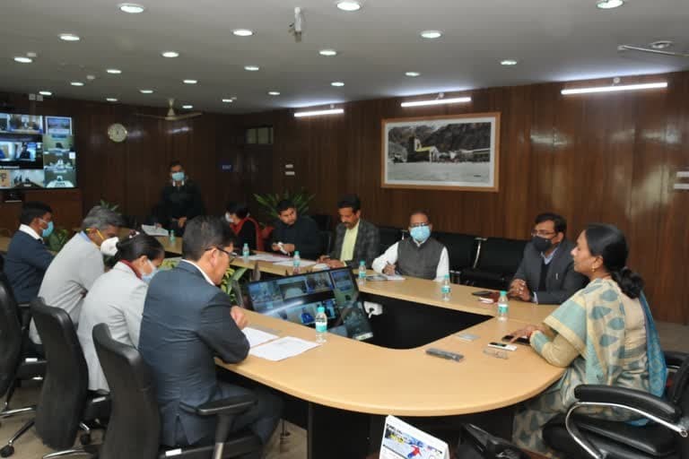 उत्‍तराखंड न्यूज़ : मुख्य सचिव के अनुसार कर्मचारियों की बायोमीट्रिक हाजिरी बहाल कर दी गई और अधिकारी-कर्मचारी समय पर काम पर पहुंचे.