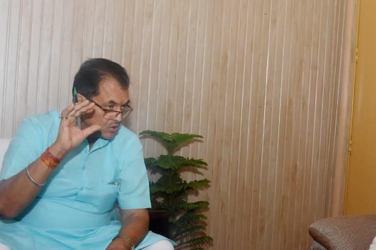 उत्तराखंड न्यूज : अधिकारियों के साथ कैबिनेट मंत्री प्रेमचंद अग्रवाल ने की बैठक , ऋषिकेश में पीडब्ल्यूडी के अटके कार्यों पर जताई नाराजगी