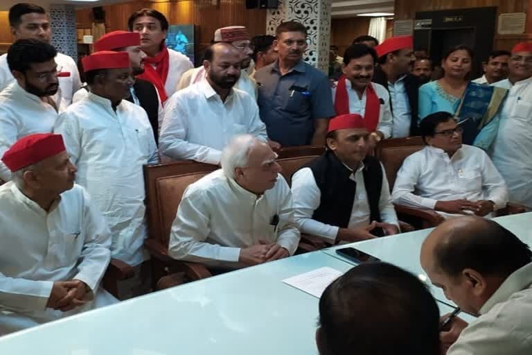 भारत न्यूज़ : कांग्रेस से कपिल सिब्बल ने इस्तीफा दिया, कपिल सिब्बल ने निर्दलीय के रूप में राज्यसभा चुनाव के लिए नामांकन दाखिल किया।