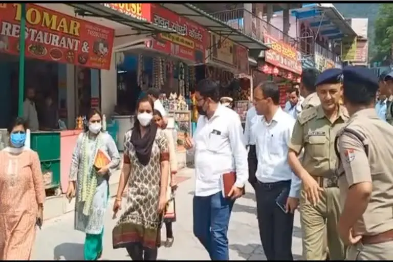 मसूरी उत्‍तराखंड ब्रेकिंग न्यूज़ : डीएम ने किया मसूरी कैंपटी फॉल क्षेत्र का निरीक्षण, अधिकारियों को दिए निर्देश