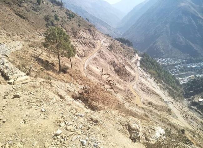 पिथौरागढ़ उत्‍तराखंड न्यूज़ : पांच किमी सड़क सिर्फ छह साल में बनी