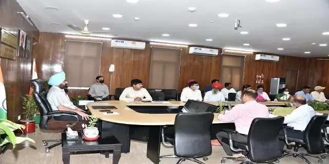 उत्‍तराखंड न्यूज़ : मुख्य सचिव ने अनुश्रवण समिति की बैठक में कार्य में तेजी लाने के निर्देश दिए