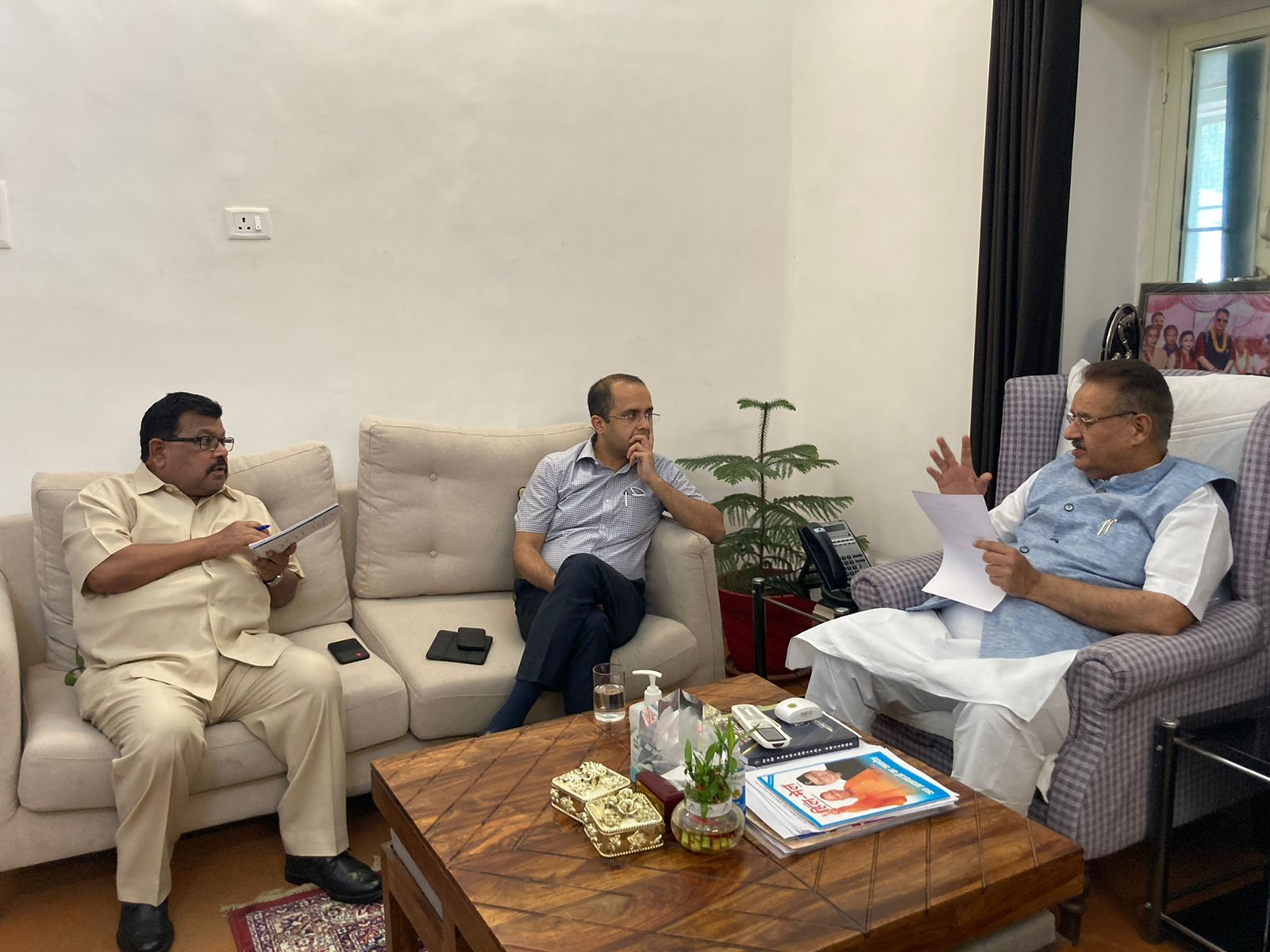 उत्‍तराखंड ब्रेकिंग न्यूज़ : कृषि मंत्री की अधिकारियों को दो टूक, कहा कागजी आंकड़ों के बजाए जमीन पर दिखाएं काम।