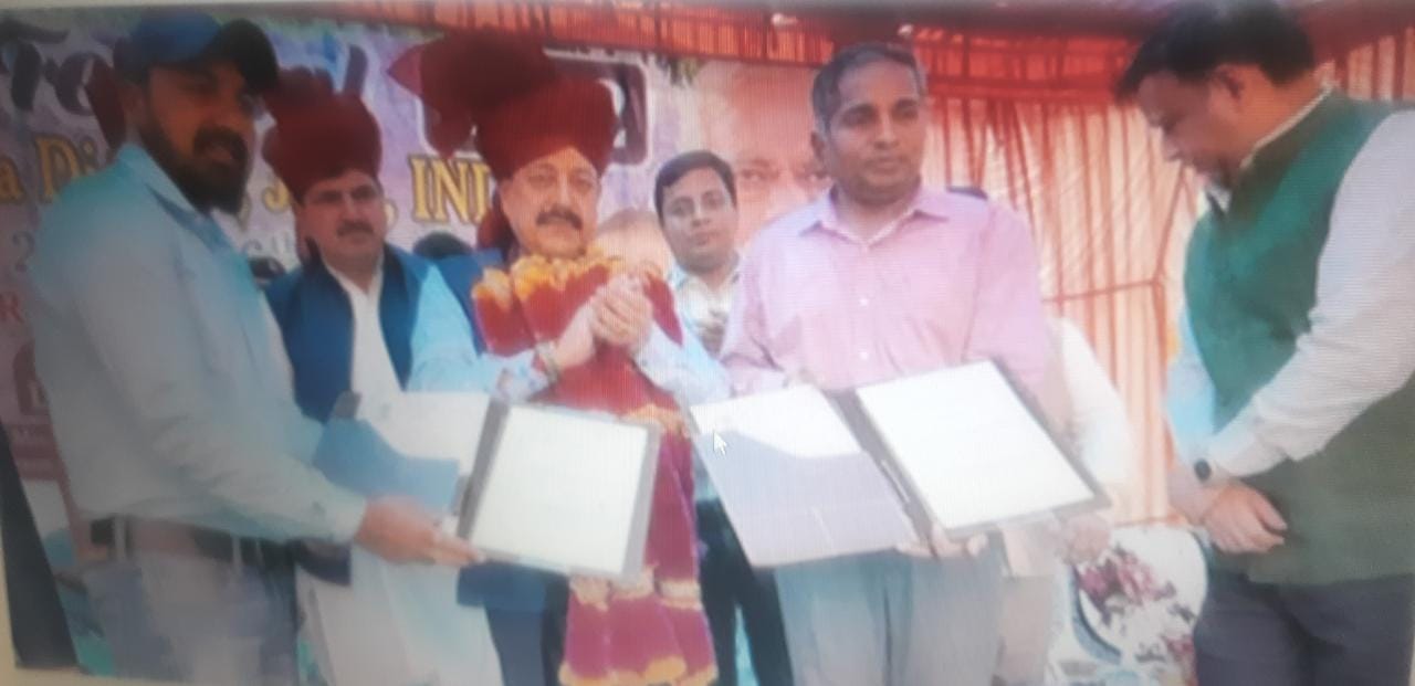 मसूरी उत्‍तराखंड न्यूज़ : अजय पंवार ने जम्मू के भद्रवाह में दो दिवसीय लैवेंडर महोत्सव में उत्तराखंड का प्रतिनिधित्व किया
