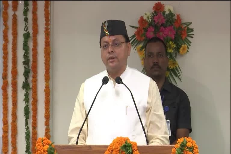 उत्‍तराखंड न्यूज़ : उत्तराखंड विधानसभा अध्यक्ष ऋतु खंडूड़ी ने सीएम धामी को विधायक पद की शपथ दिलाई