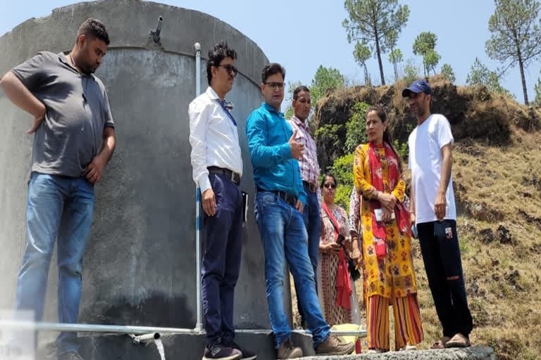 मसूरी उत्‍तराखंड न्यूज़ : केंद्रीय टीम ने किया क्यारकुली भट्टा गांव का निरीक्षण, पेयजल योजना के कार्यों पर जताया संतोष