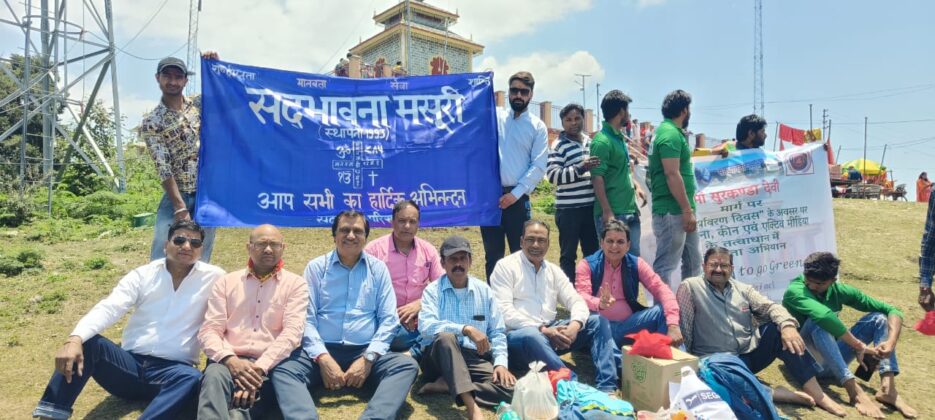 मसूरी उत्‍तराखंड न्यूज़ : मां सुरकंडा मंदिर की पहाड़ियों से एकत्र किया गया 50 बोरी सूखा कचरा विश्व पर्यावरण दिवस की पूर्व संध्या पर