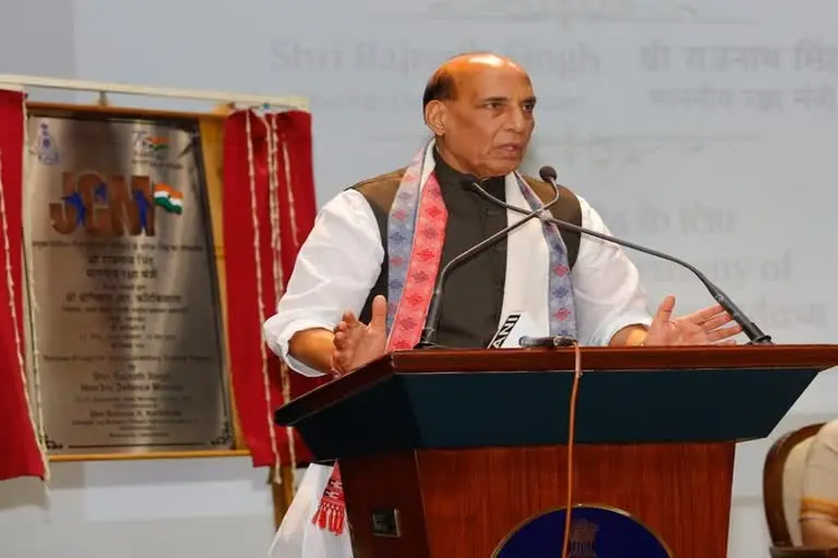 मसूरी उत्‍तराखंड न्यूज़ : देश में ही तैयार हो रहे रक्षा उपकरण, सीमाओं की रक्षा के लिए सेना हमेशा तैयार रहती है।