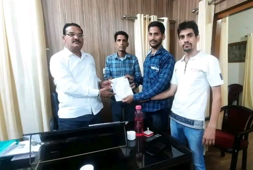 उत्‍तराखंड न्यूज़ : प्रतापनगर विधायक विक्रम सिंह नेगी से योग प्रशिक्षित बेरोजगार महासंघ के एक प्रतिनिधिमंडल ने मुलाकात की
