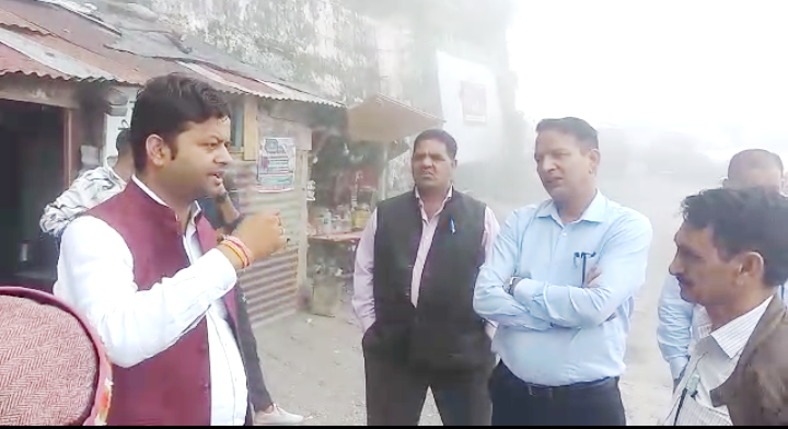 मसूरी उत्‍तराखंड न्यूज़ : नगर पालिका और प्रशासन ने रानी मसूरी की सुन्दरता को ग्रहण लगाने वाले वेंडर्स के लिए एक वेंडर जोन बनाने के लिए एक गतिविधि शुरू की
