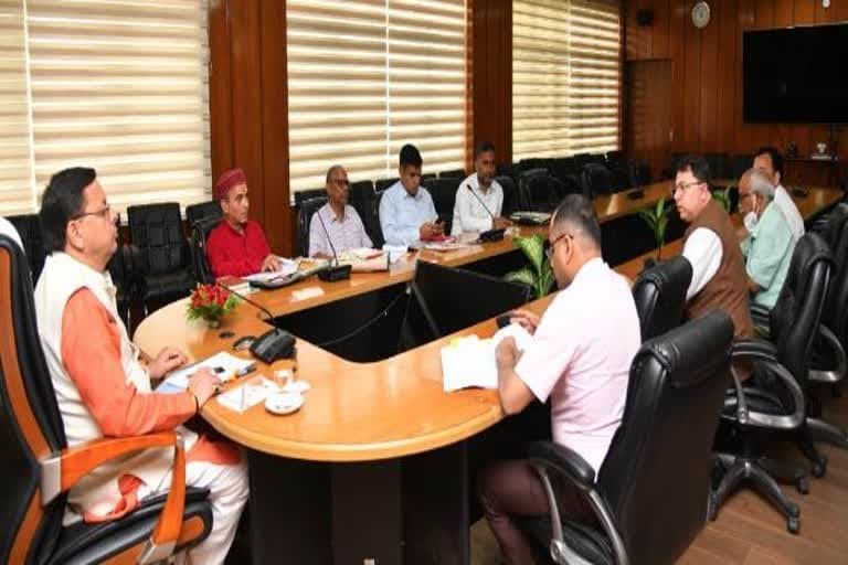 देहरादून : मुख्यमंत्री पुष्कर सिंह धामी की अध्यक्षता में सचिवालय में पत्रकार कल्याण कोष की बैठक का आयोजन किया गया , पेंशन बढ़ाने का ऐलान सीएम धामी ने किया