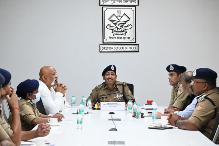 देहरादून : डीजीपी अशोक कुमार ने बाल भिक्षावृत्ति पर रोक लगाने के निर्देश दिए 'उत्तराखंड पुलिस एप' की जानकारी दी।