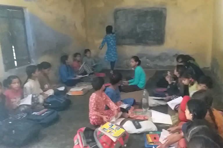 विकासनगर : जनजाति बालिका आश्रम विद्यालय बजट की कमी से जूझ रहा है, पौष्टिक भोजन छात्राओं को नहीं मिल रहा