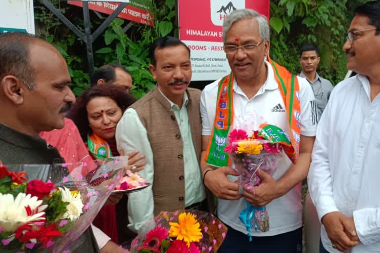 मसूरी UKSSSC पेपर लीक : उत्तराखंड अधीनस्थ सेवा चयन आयोग में पेपर लीक मामले को पूर्व मुख्यमंत्री त्रिवेंद्र सिंह रावत ने गंभीर बताया और आयोग को भंग करने की सिफारिश की