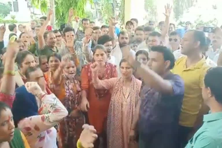 उत्‍तराखंड न्यूज़ : कूड़ा निस्तारण प्लांट का विरोध गुमानीवाला क्षेत्र स्थित लालपानी बीट में फिर शुरू हो गया , गंभीर आरोप लगाए