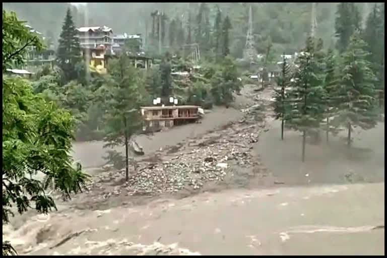 कुल्लू में बादल फटा: कुल्लू की मणिकर्ण घाटी में बादल फटने से चार लोग लापता हो गए और अधिकारी मौके पर रवाना ।