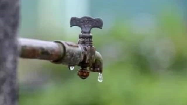 मसूरी उत्‍तराखंड न्यूज़ : सूखने के कगार पर कोल्टी पेयजल स्रोत , पानी की आपूर्ति लंढौर में ठप