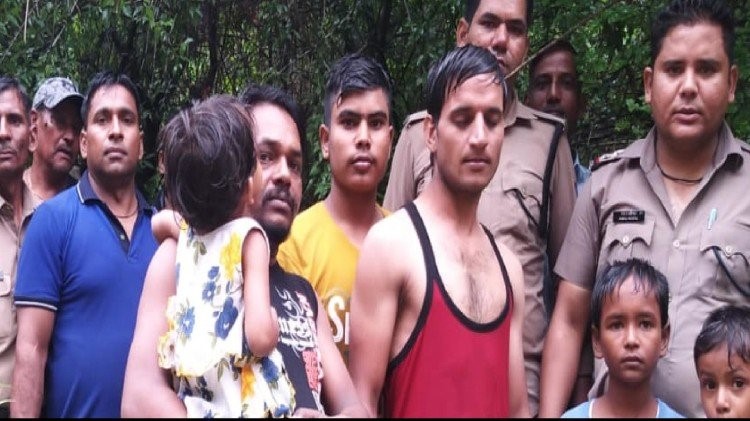 उत्‍तराखंड ऑपरेशन गुच्चू पानी : 11 पर्यटक फंसे पार्टी करने गए , वीरों ने बचाई सबकी जान, देखें रेस्क्यू ऑपरेशन कुछ तस्वीरों में
