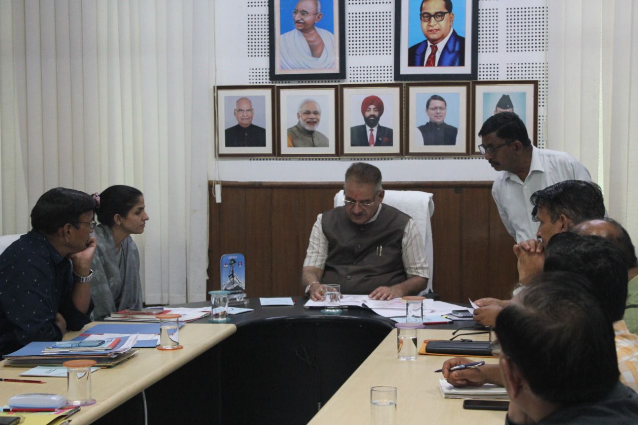देहरादून : सैनिक कल्याण मंत्री ने सैन्य धाम निर्माण कार्यों की धीमी गति पर अधिकारियों को लगाई फटकार