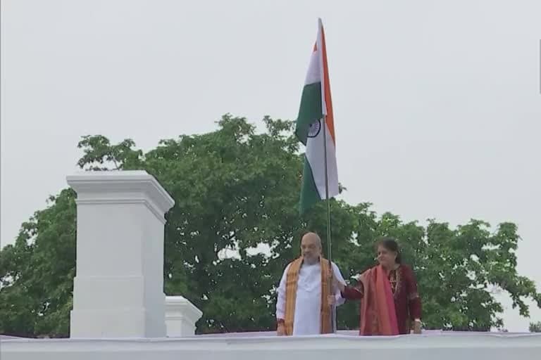 नई दिल्ली : आज से हर घर तिरंगा अभियान शुरू, शाह ने घर पर ही फहराया झंडा