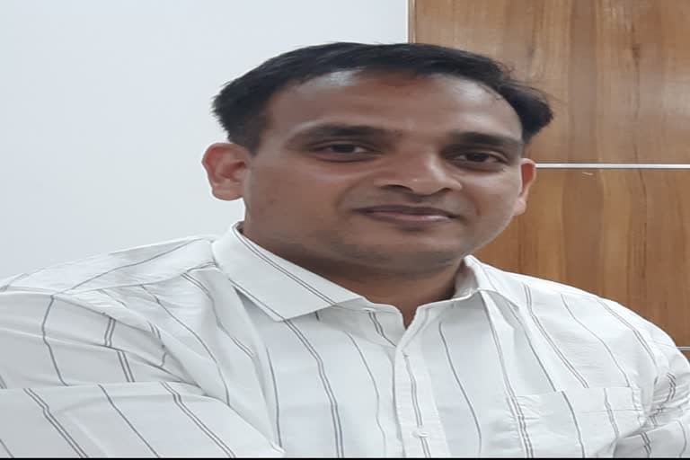 टिहरी गढ़वाल : व्हाट्सएप पर मांगा तोहफा टिहरी डीएम की फर्जी आईडी बनाकर , जांच में जुटे एसओजी