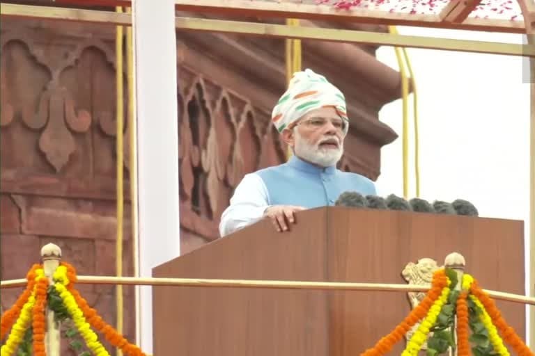 पीएम मोदी ने कहा, दुनिया के सामने खुद पर गर्व करोगे तो दुनिया भी करेगी
