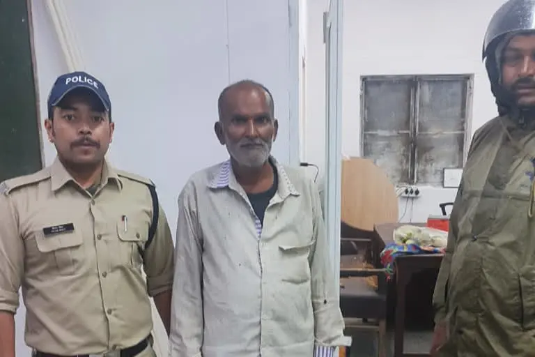 मसूरी में देर रात चेकिंग अभियान के दौरान मसूरी पुलिस को कैमल बैक रोड से एक व्यक्ति अवैध शराब बेचते हुए मिला ,आरोपी को किया गिरफ्तार, भेजा जेल