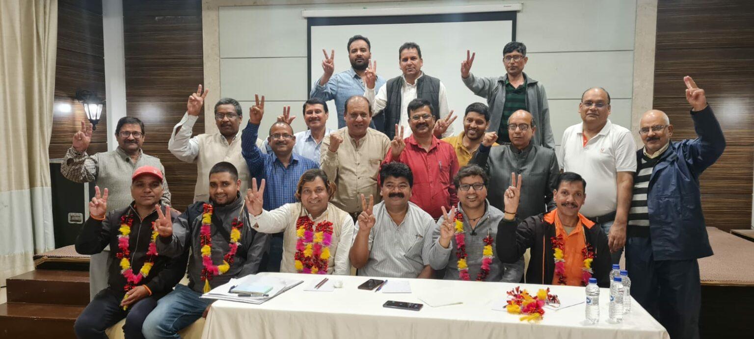 मसूरी : प्रदेश अध्यक्ष भूपेंद्र सिंह कंडारी की अध्यक्षता में उत्तराखंड पत्रकार संघ मसूरी इकाई का गठन संपन्न हुआ , सिलवाल अध्यक्ष व उनियाल महासचिव मनोनीत