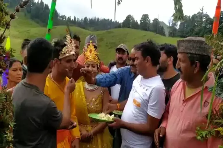 आज उत्तरकाशी के दयारा बुग्याल में मक्खन उत्सव मनाया जायेगा , फूलों की महक के बीच खेलें दूध और मक्खन की होली