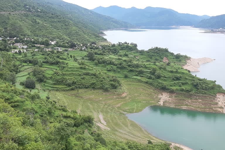 टिहरी बांध का जलस्तर बढ़ने से लोग खतरे के साये में जीने को मजबूर हैं , डीएम ने टीएचडीसी को दिया ग्रामीणों की सुरक्षा का निर्देश