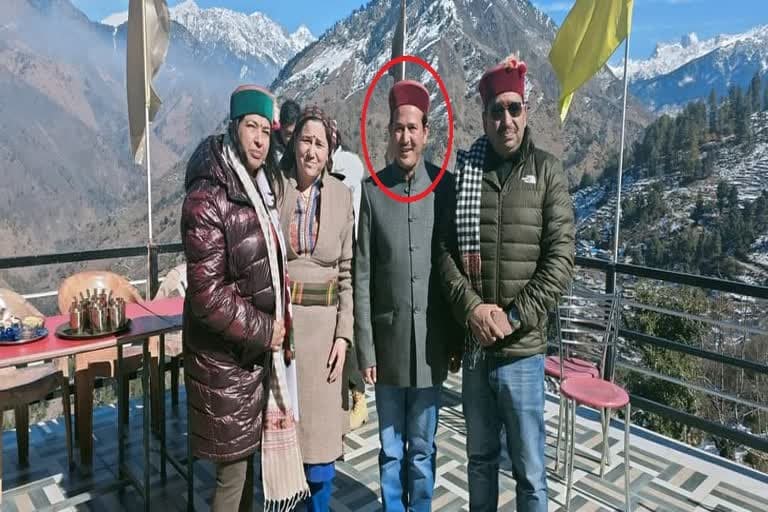देहरादून : डीजीपी के साथ यूकेएसएसएससी पेपर लीक मामले के आरोपी हाकम सिंह की फोटो वायरल, सफाई देनी पड़ी