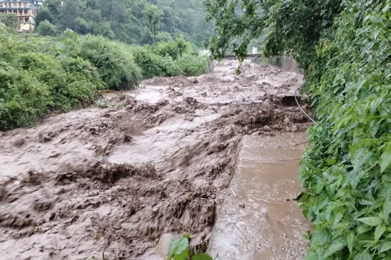 टिहरी के नैलचामी में बादल फटने से भारी तबाही हुई , खेत व फसलें नष्ट