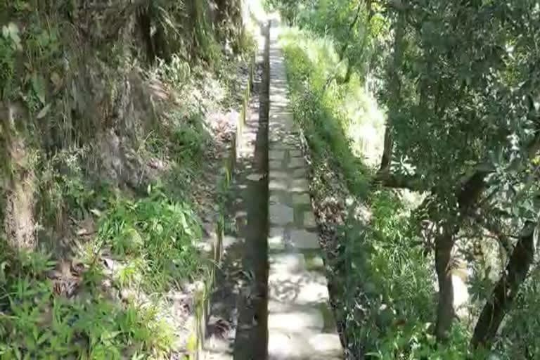 हल्द्वानी : गढ़वाल में बारिश, नैनीताल में सूखी नहरें, किसानों की रोजी-रोटी पर संकट के बादल