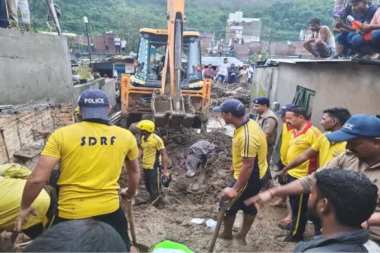 देहरादून में बारिश से गिरा मकान, दो महिलाओं और एक बच्चे की मृत्यु