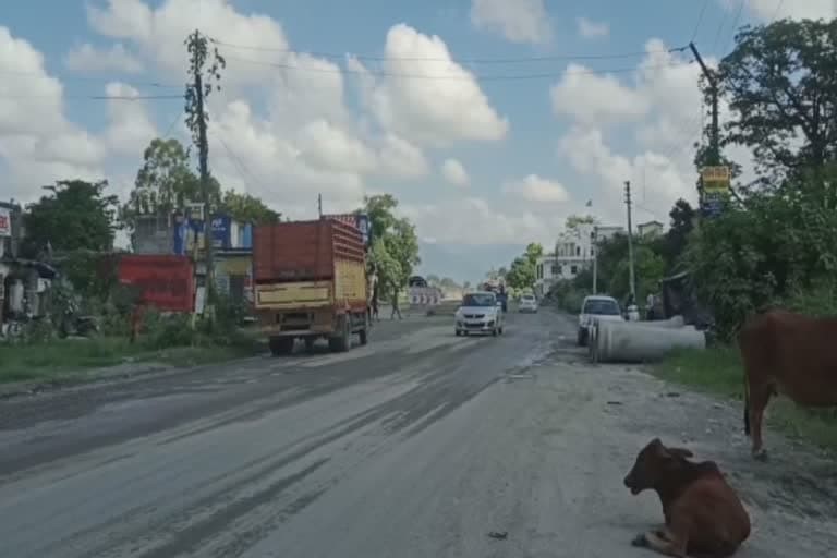 हल्द्वानी : लालकुआं हल्द्वानी हाईवे हादसों को दावत दे रहा , डीएम ने कंपनी को दिए निर्देश