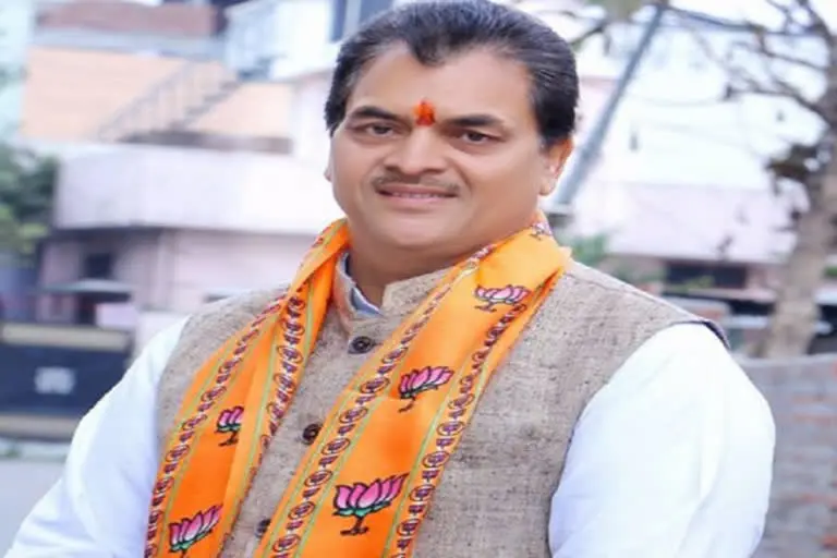 देहरादून : सोशल मीडिया और फोन पर आवाज बदलकर उत्तराखंड के कैबिनेट मंत्री प्रेमचंद अग्रवाल के नाम से पैसे मांगने का मामला सामने आया, जांच में जुटी पुलिस