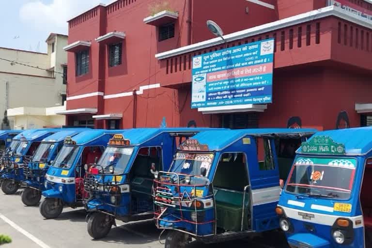 ऋषिकेश : थम नहीं रही ऑटो-विक्रम संचालकों की मनमानी, पुलिस कार्रवाई