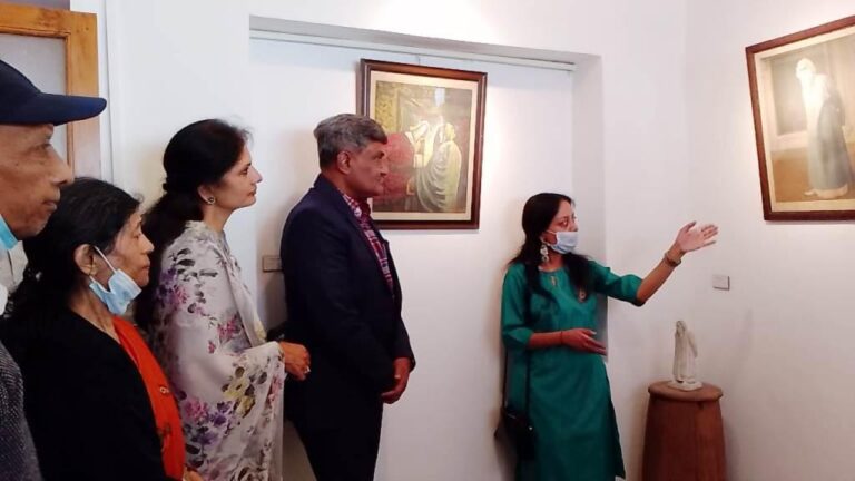 मसूरी : अमृत ​​महोत्सव के तहत स्वतंत्रता आंदोलन में चित्रकला के योगदान विषय पर आयोजित प्रदर्शनी का उद्घाटन किया गया।