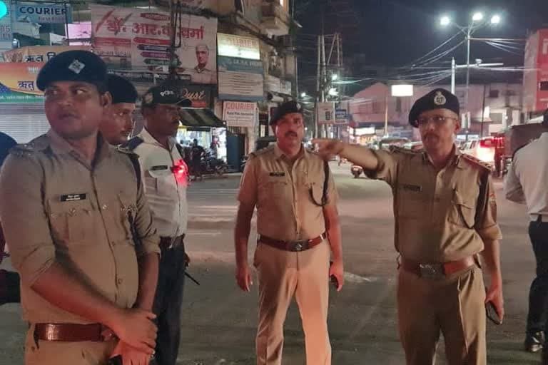 देहरादून : एसएसपी दलीप सिंह कुंवर ने सभी चौकों पर मौजूद पुलिसकर्मियों को सख्त निर्देश दिए कि यातायात व्यवस्था में लापरवाही पर कड़ी कार्रवाई की जाएगी